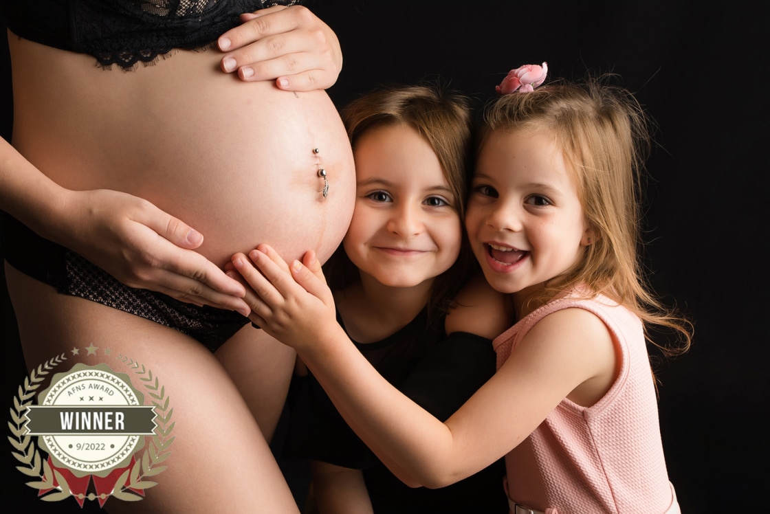 Photographe grossesse ventre rond studio famille récompense Nantes