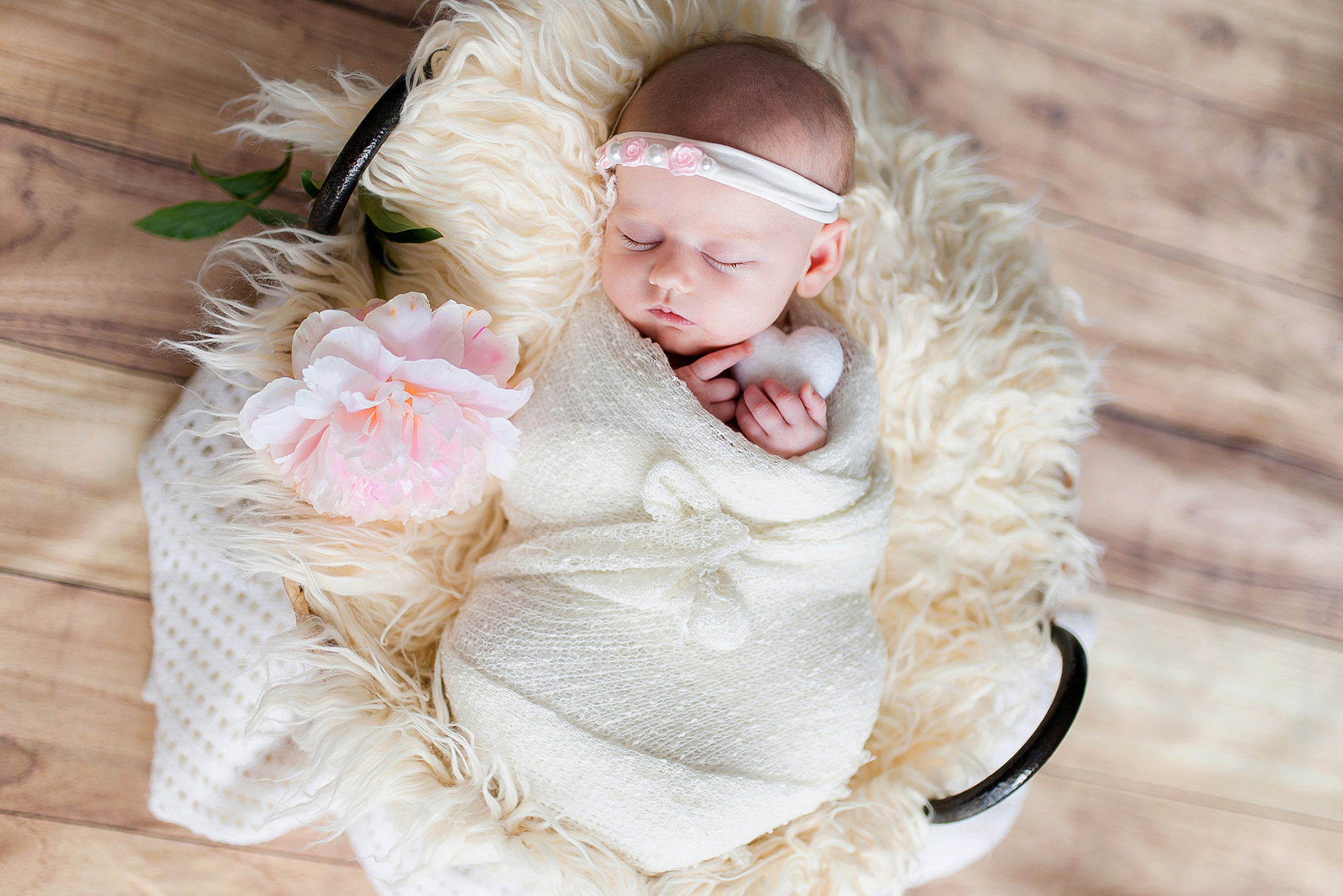 Photo bébé naissance studio