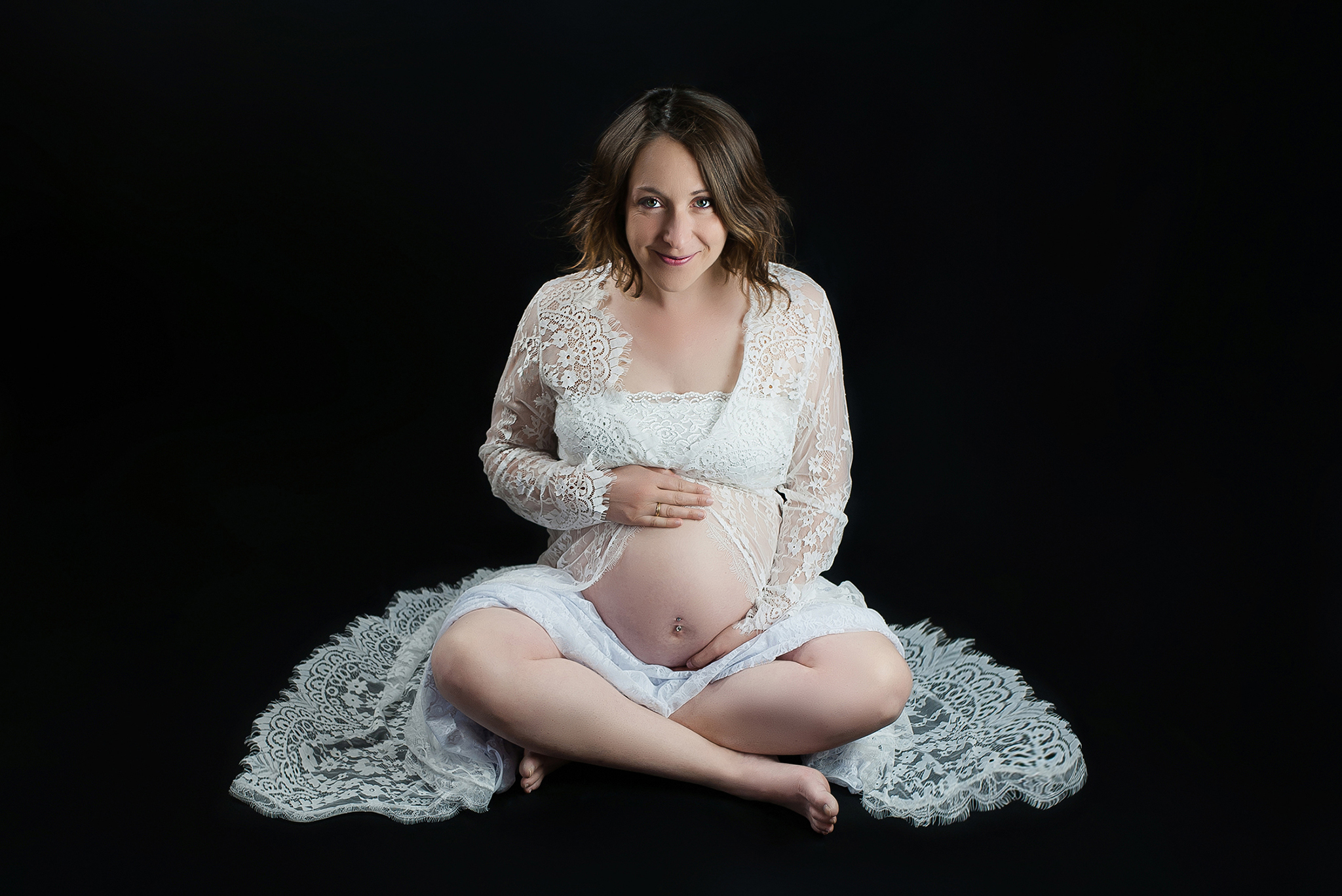 Photographie grossesse ventre rond studio Nantes