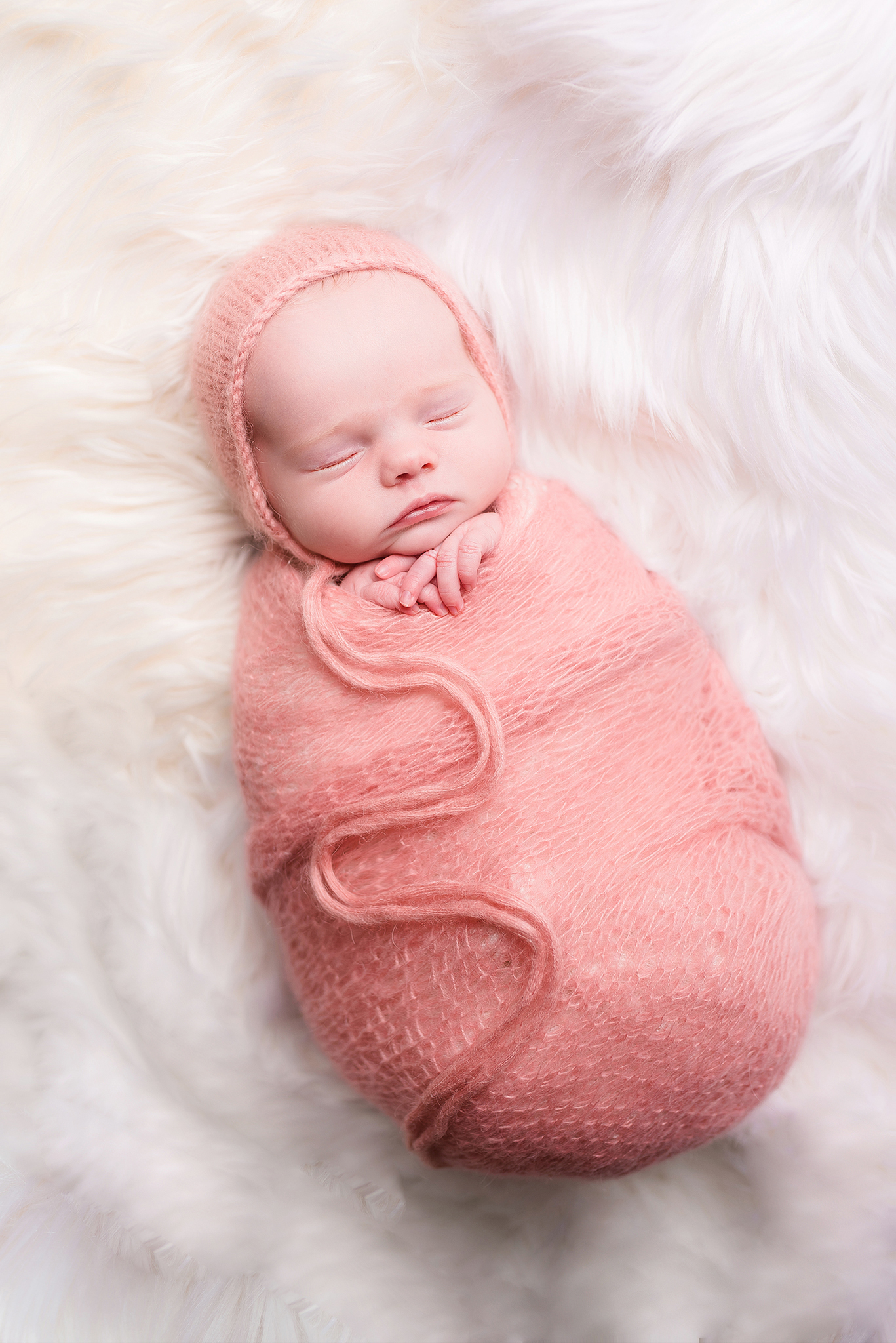 Séance photo naissance bébé fille rose prés de Nantes
