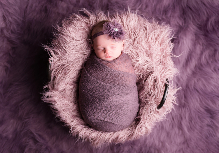 Séance photo naissance bébé fille prés de Nantes