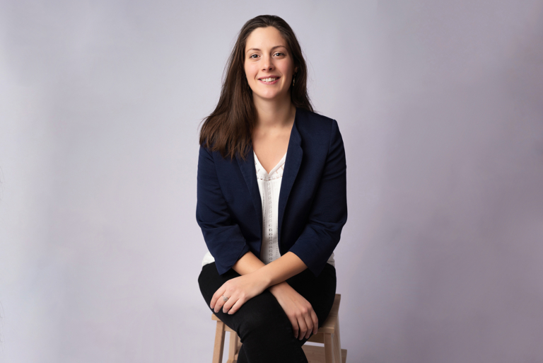 Portrait professionnel en studio réseaux sociaux Nantes
