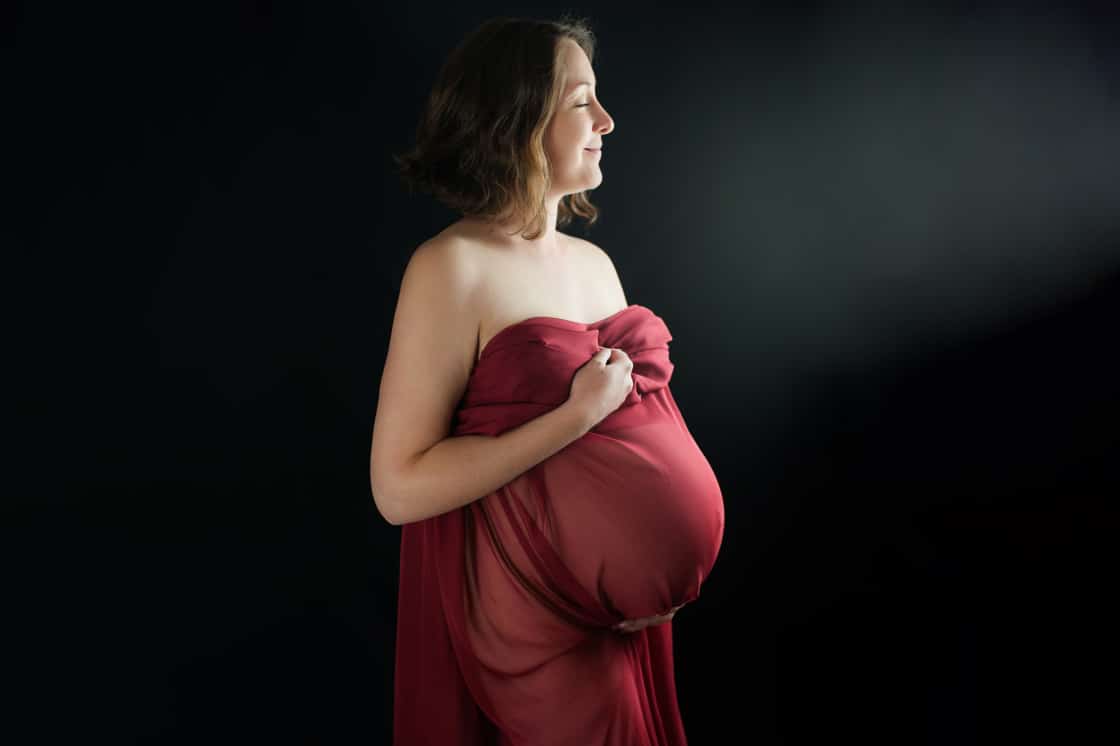 Photo femme enceinte grossesse robe rouge Nantes